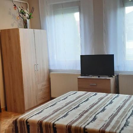 Flora Apartman Gyula Exterior photo