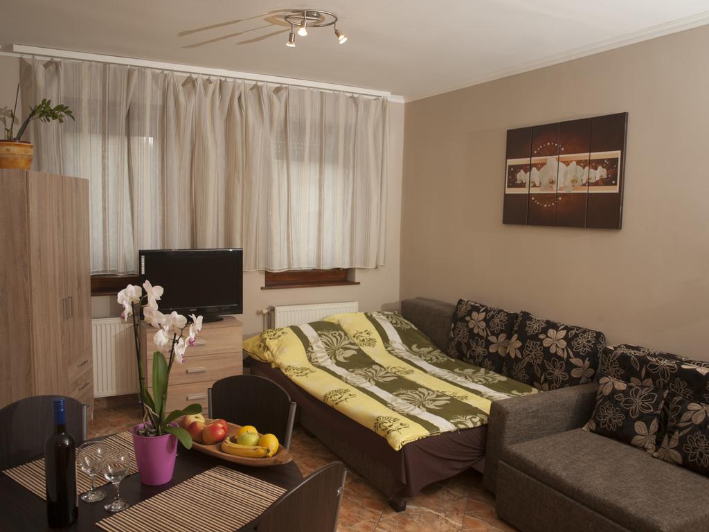 Flora Apartman Gyula Exterior photo